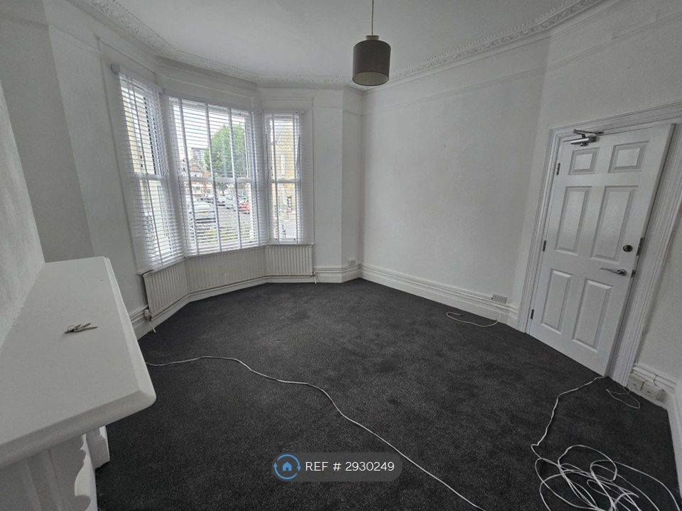 Property photo 1 of 7 Bedroom 1