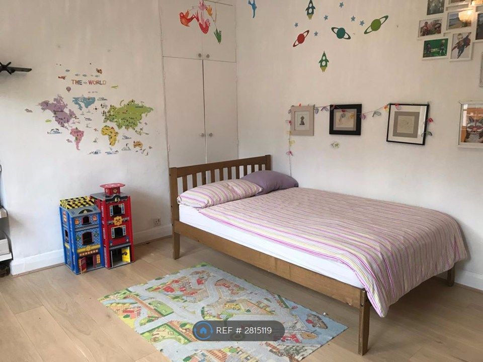 Property photo 3 of 11 Bedroom No.1