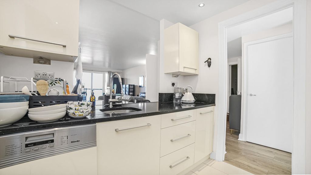 Property photo 2 of 10 Kitchen