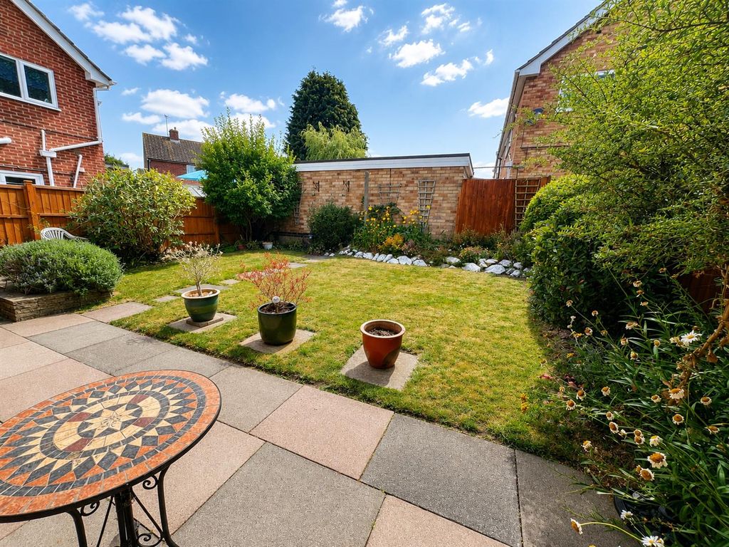 Property photo 2 of 12 Garden