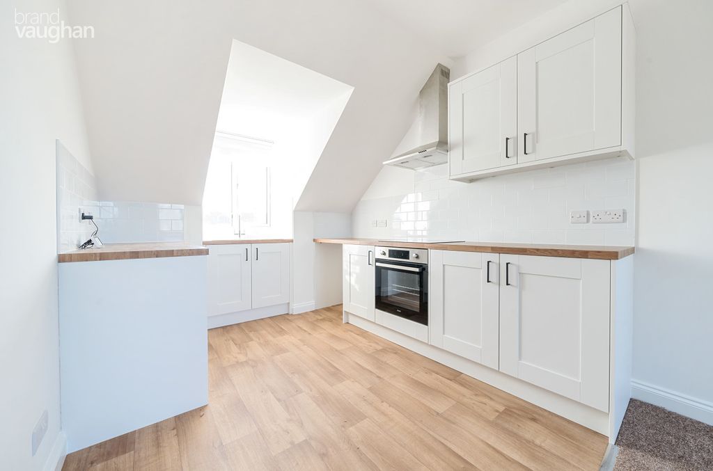 Property photo 2 of 10 Kitchen