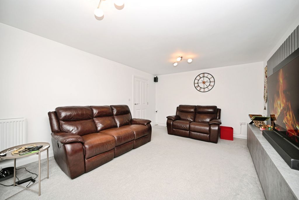 Property photo 3 of 21