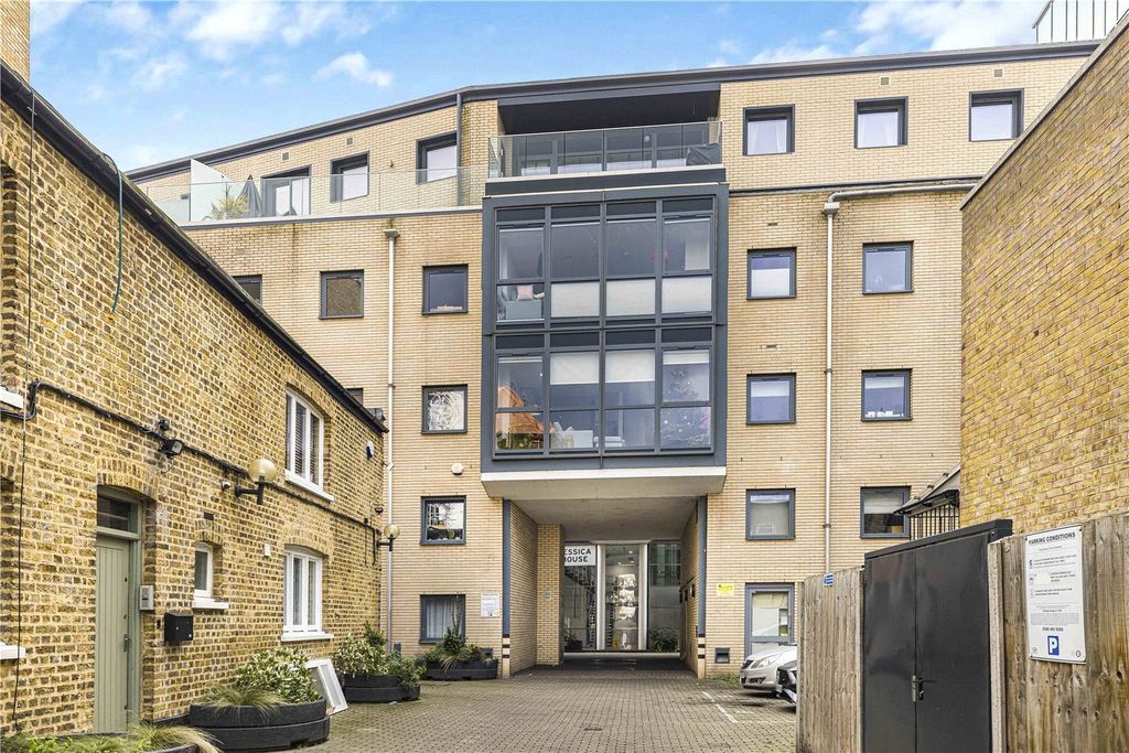 Property photo 2 of 18 Picture No. 23