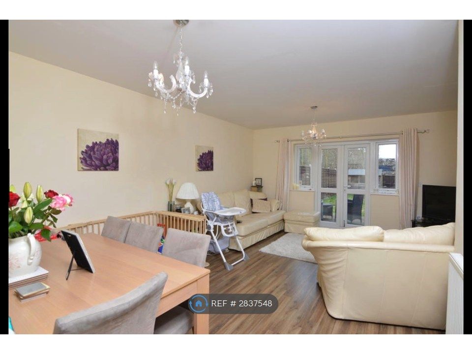 Property photo 3 of 10 Living Room