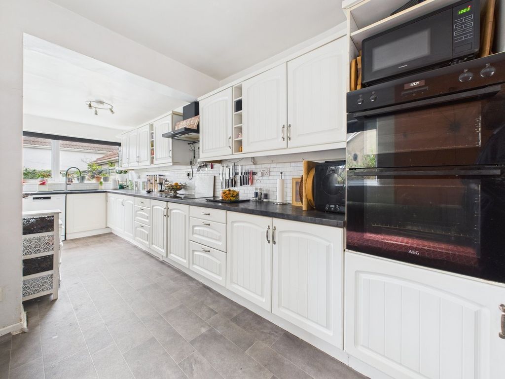 Property photo 3 of 27