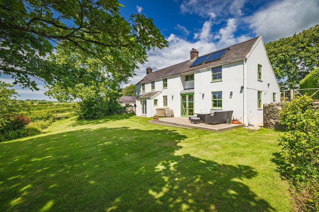Property photo 2 of 50