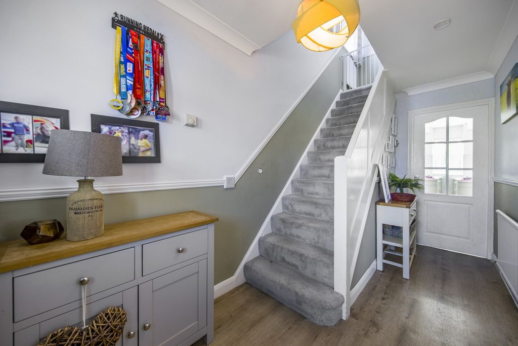 Property photo 2 of 28