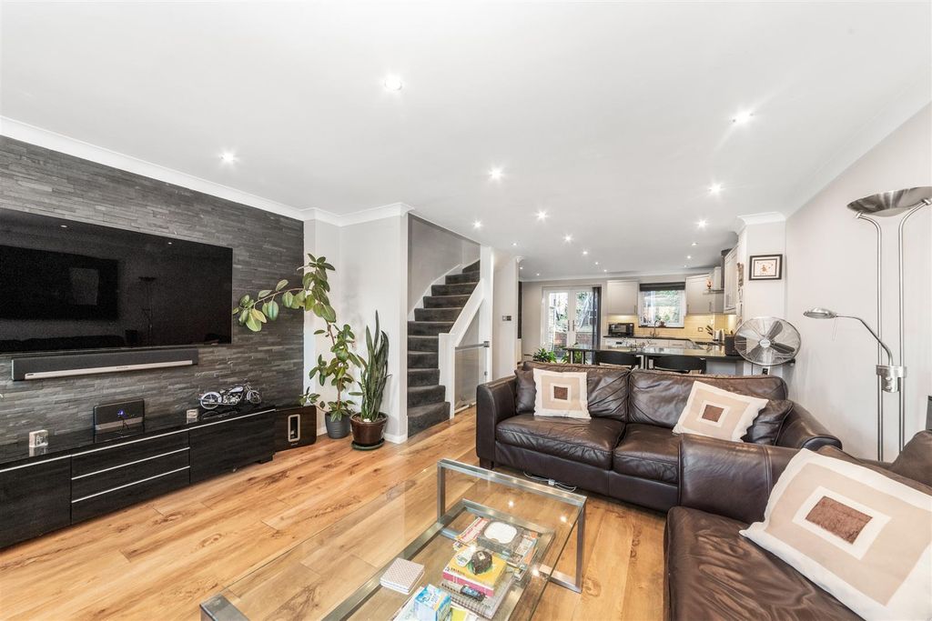 Property photo 2 of 15 Kitchen/Reception Room