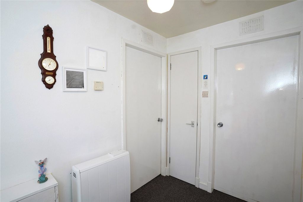 Property photo 3 of 19 Entrance Hall