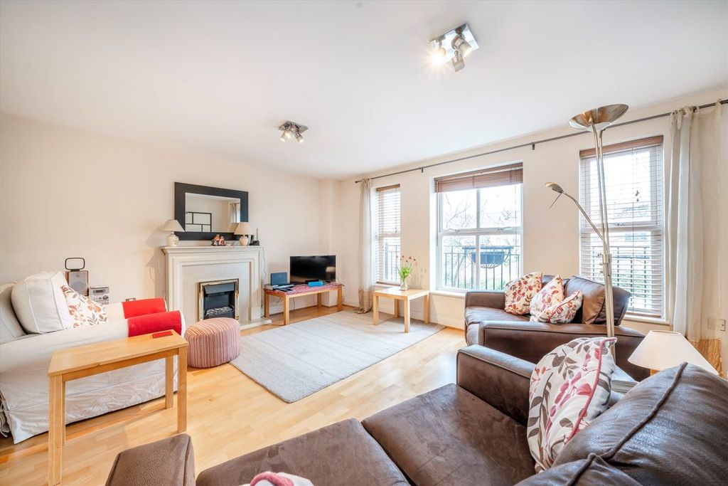 Property photo 2 of 10