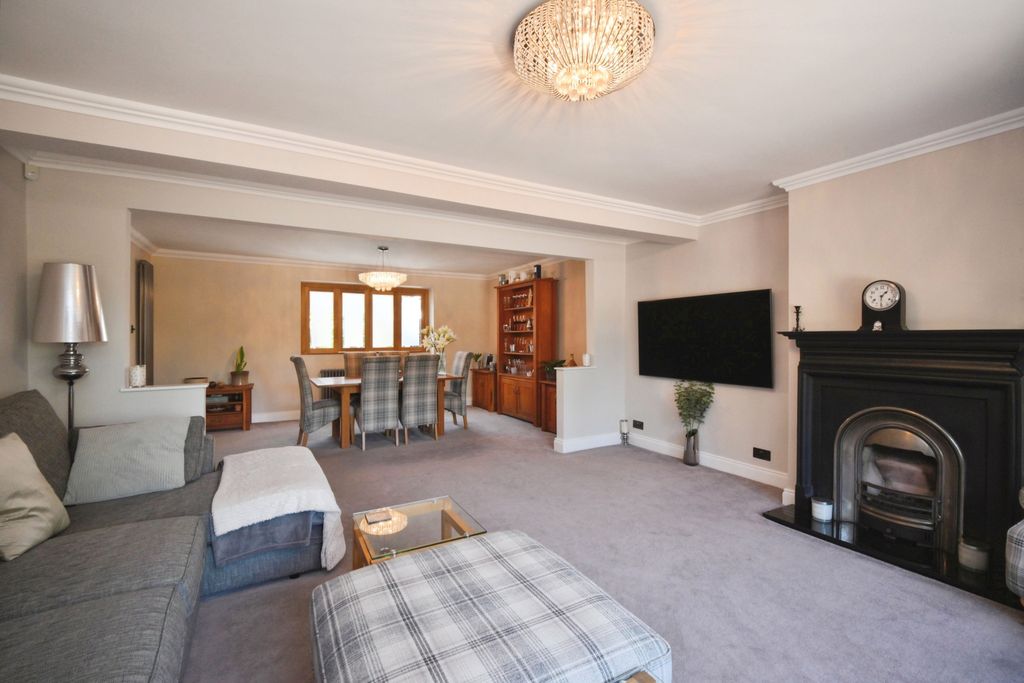 Property photo 3 of 27