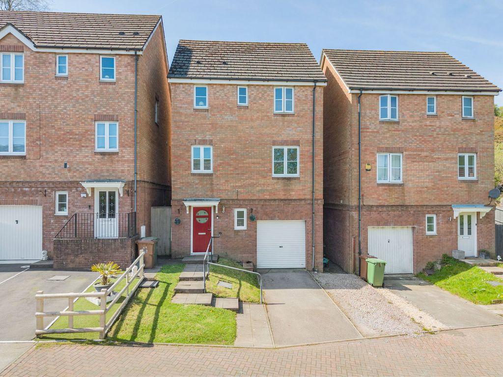 Property photo 1 of 42