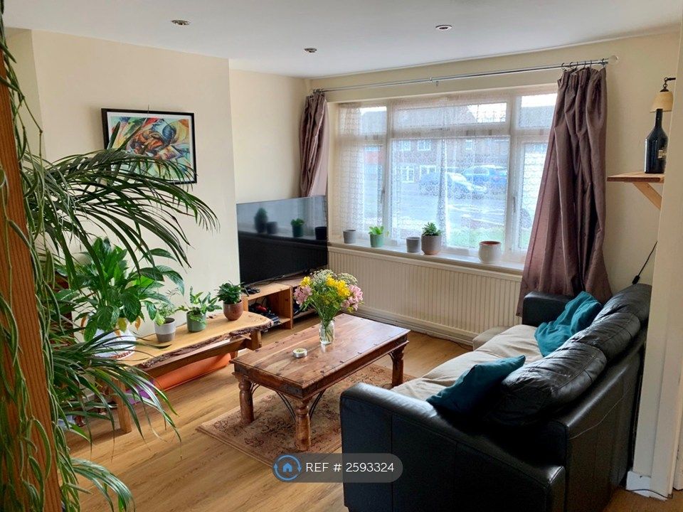 Property photo 3 of 17 Living Room