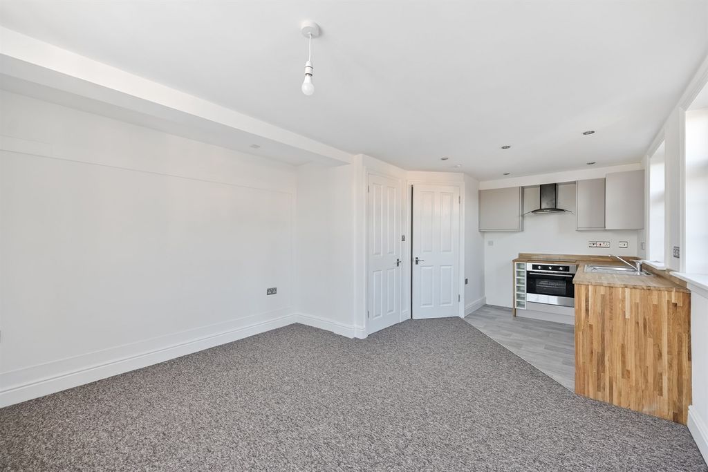 Property photo 2 of 9 Kitchen