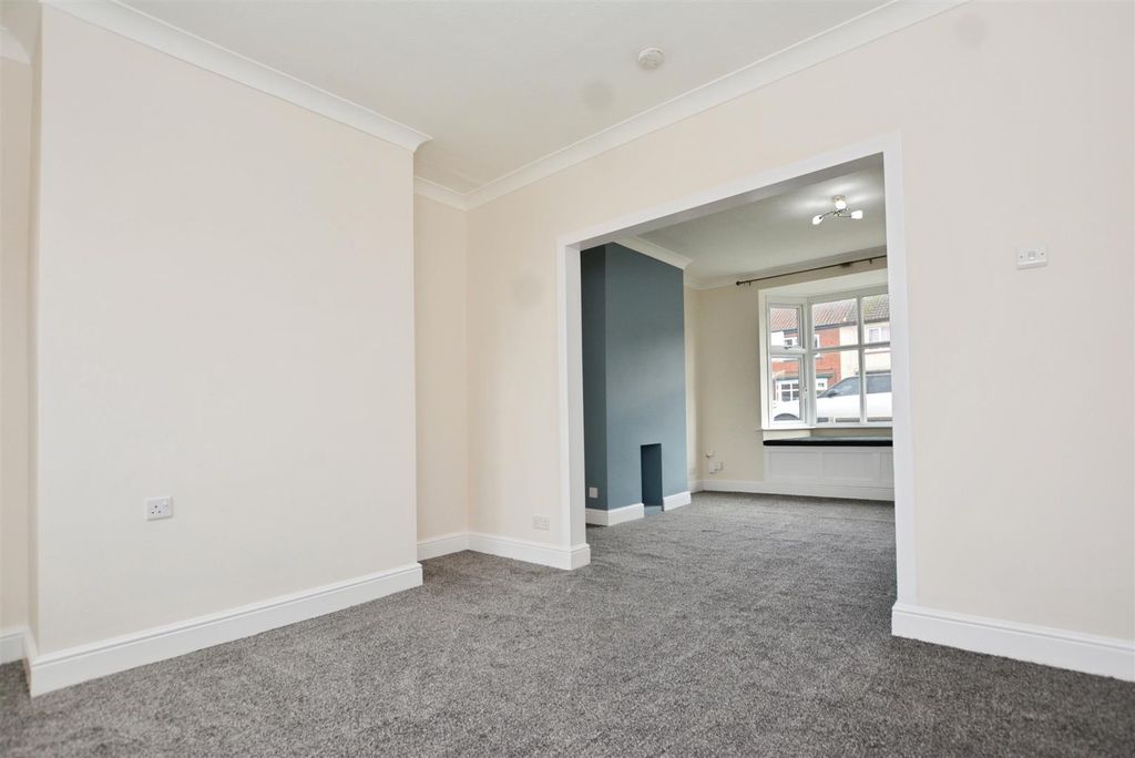 Property photo 2 of 16 Living/Dining Room