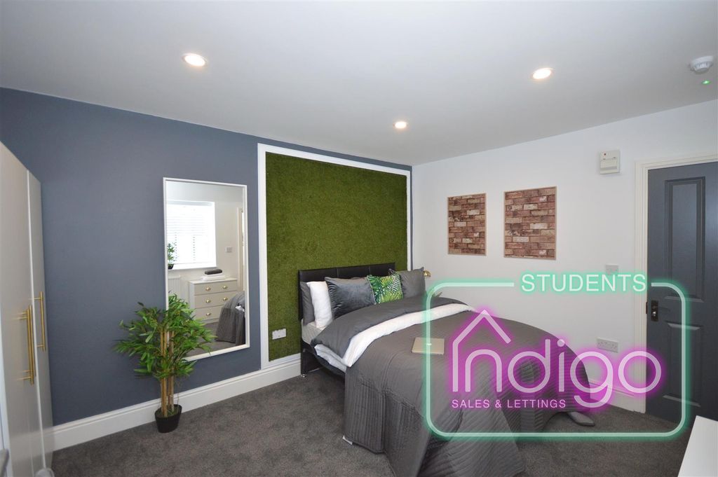 Property photo 2 of 45 Rm 4 21 Glebe Street (31).Jpg