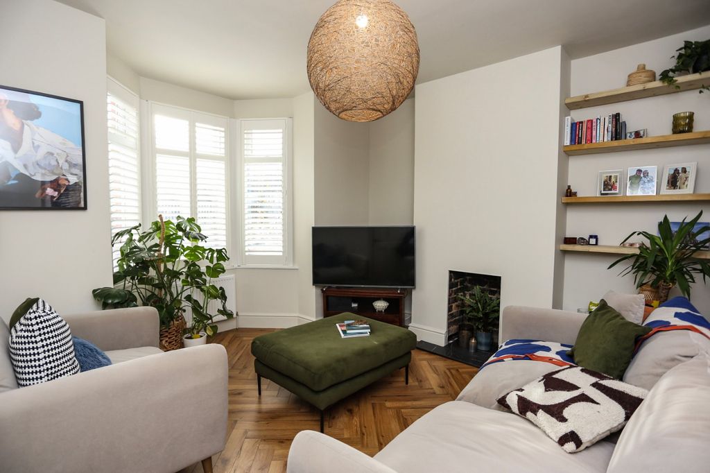 Property photo 3 of 19 Picture No. 06