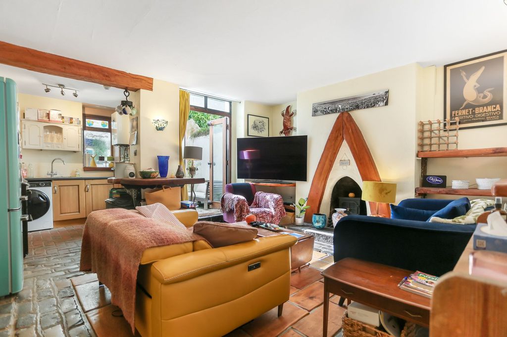 Property photo 2 of 17