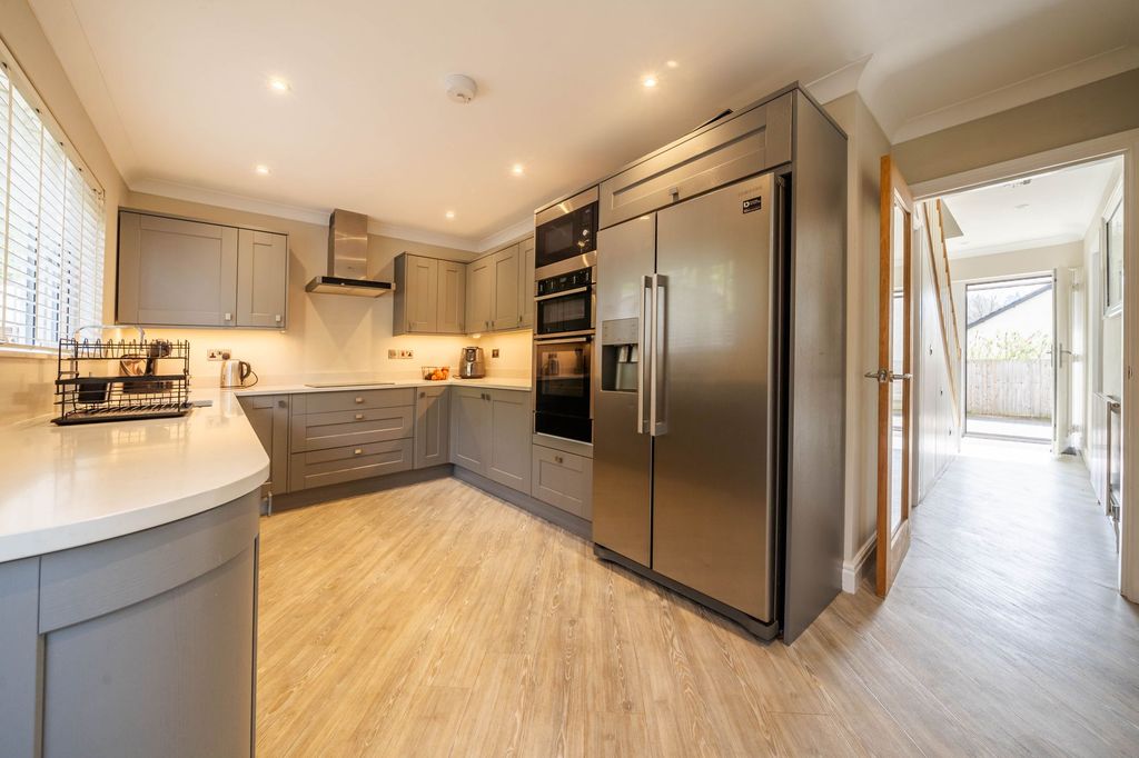 Property photo 3 of 35