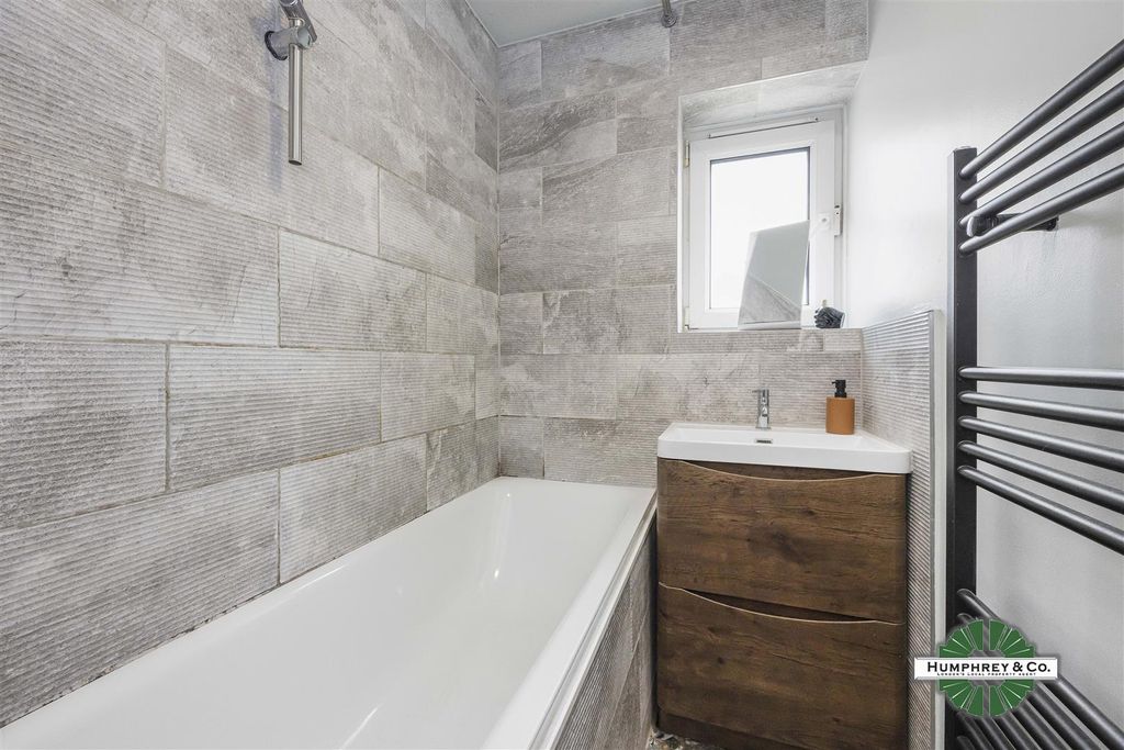Property photo 1 of 14 35 Oxford Road -008.Jpg