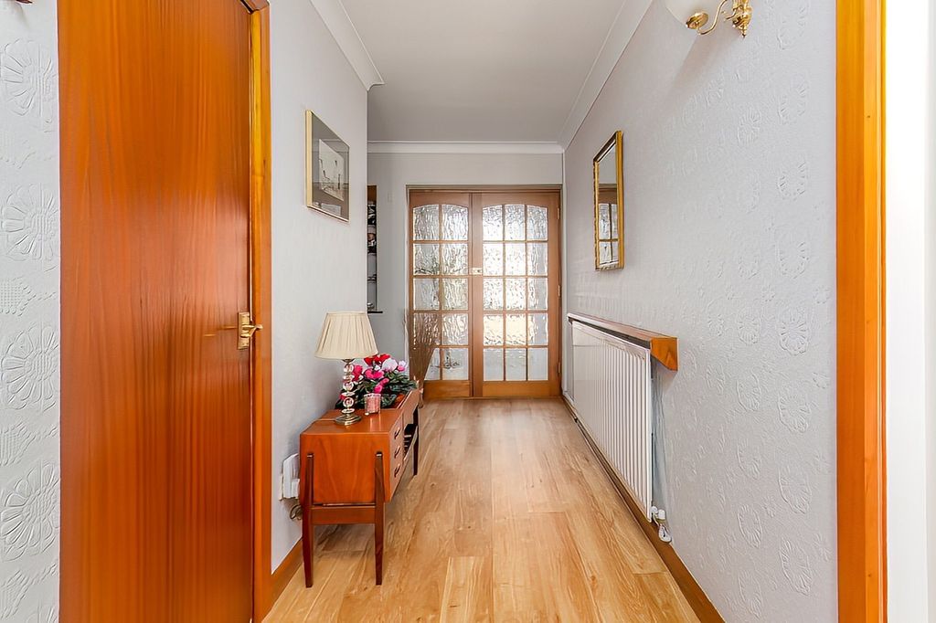 Property photo 3 of 31
