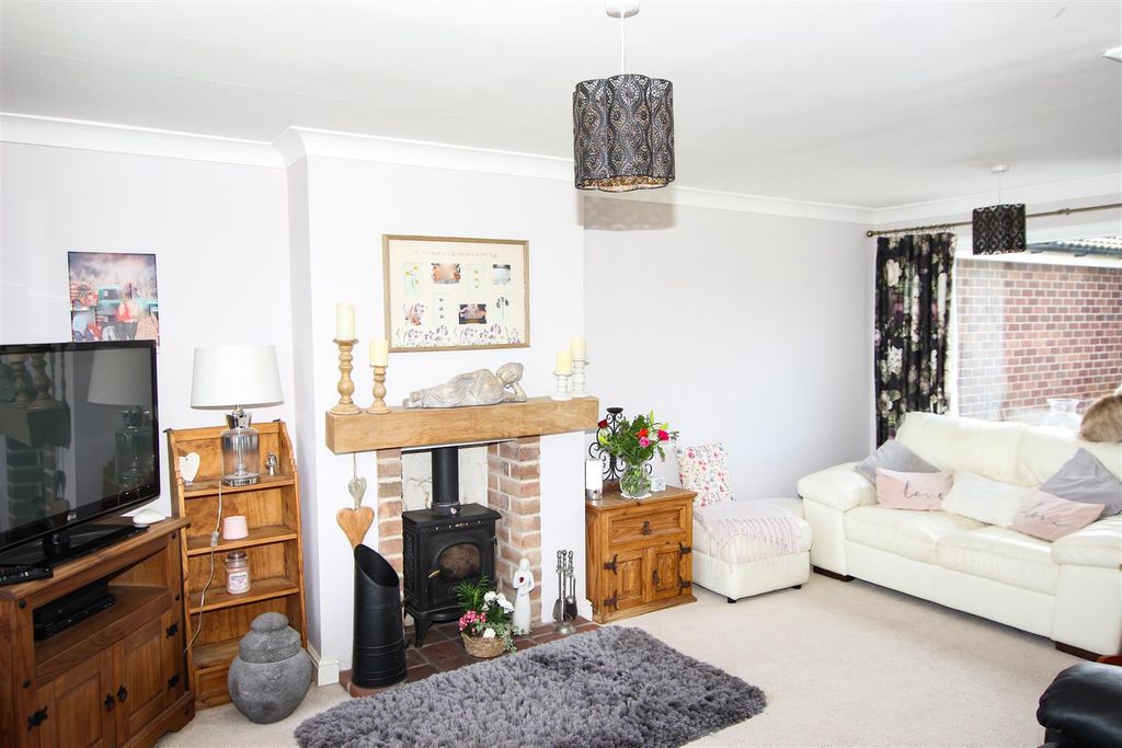 Property photo 2 of 12 Sitting Room