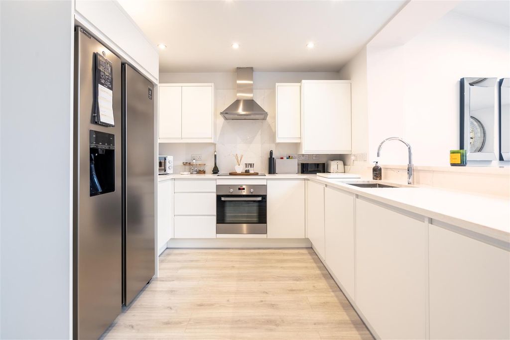 Property photo 3 of 11 Kitchen / Diner