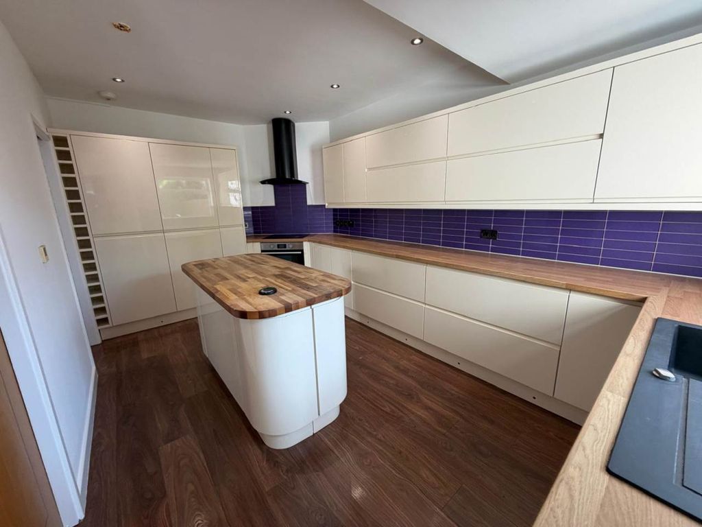 Property photo 3 of 16 Lovell Road 41 Kitchen 2026