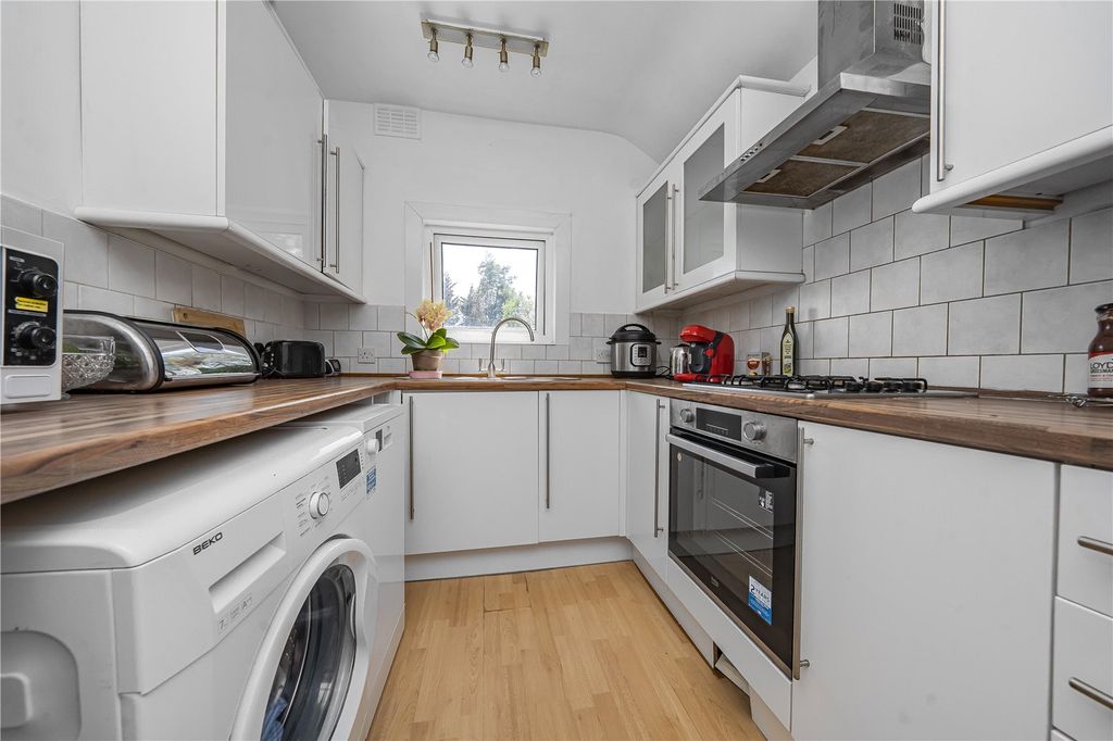 Property photo 2 of 9 Kitchen
