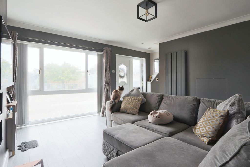Property photo 2 of 12 3550355