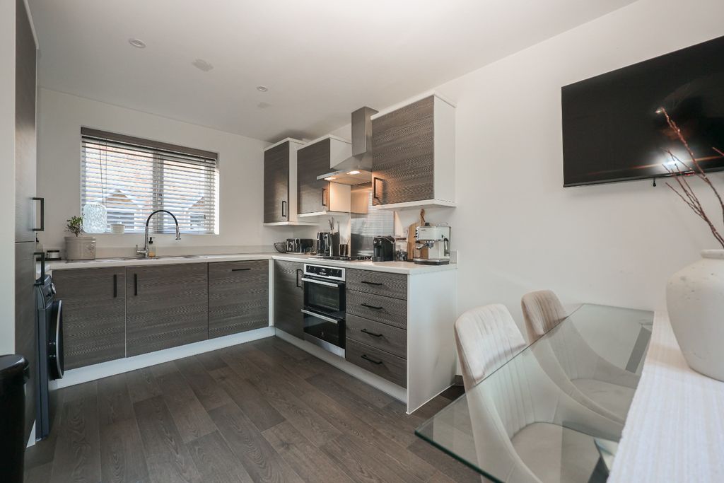 Property photo 3 of 21 4829383