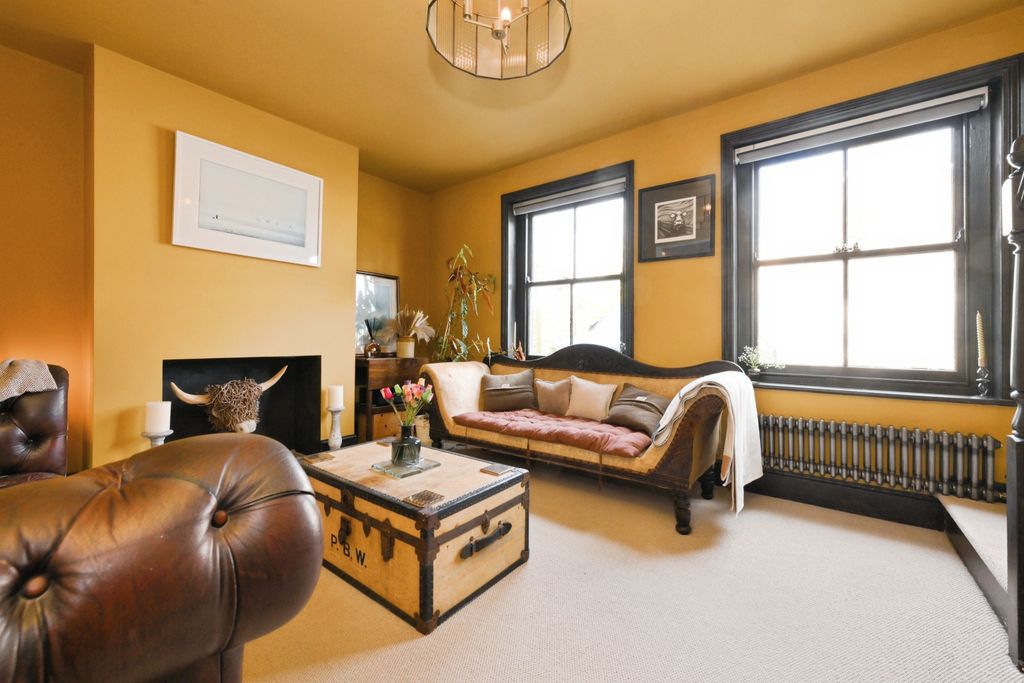 Property photo 2 of 29 Lounge