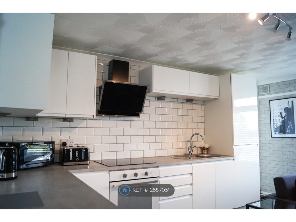 Property photo 2 of 9 Kitchen