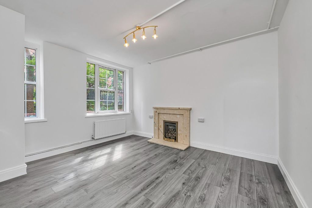 Property photo 1 of 11 Reception