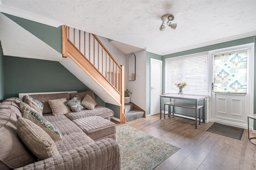 Property photo 3 of 17 Lounge / Diner