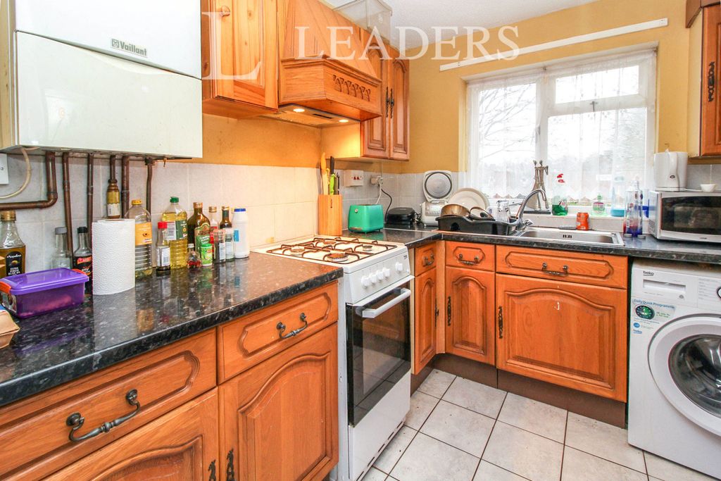 Property photo 3 of 8 Kitchen