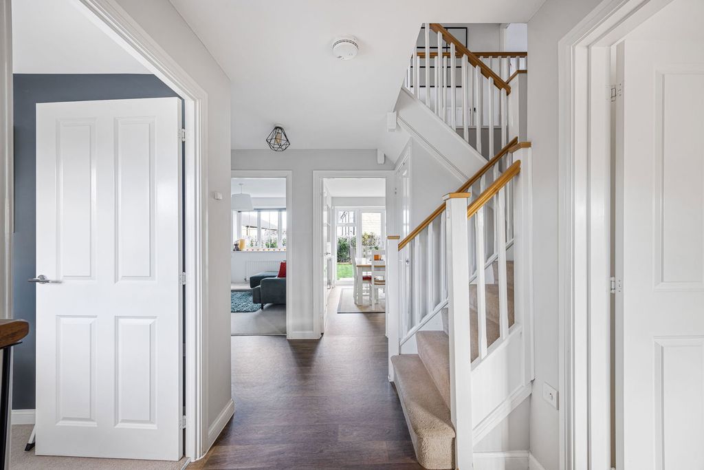 Property photo 3 of 24