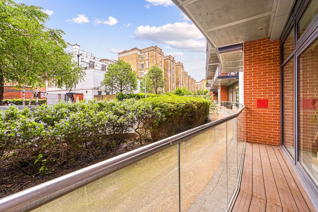 Property photo 2 of 9 7 Hepworth Court (10