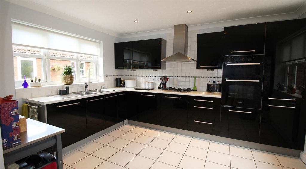 Property photo 2 of 26 Kitchen