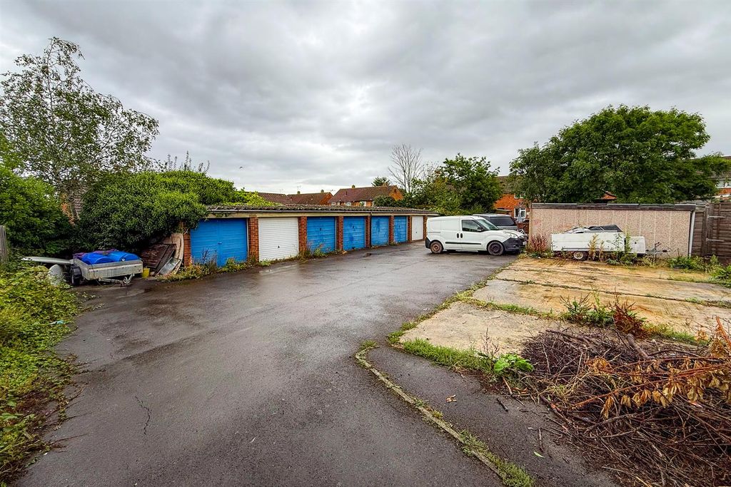 Property photo 2 of 14 Green Gardens Garage Site, Green Gardens Brockwort