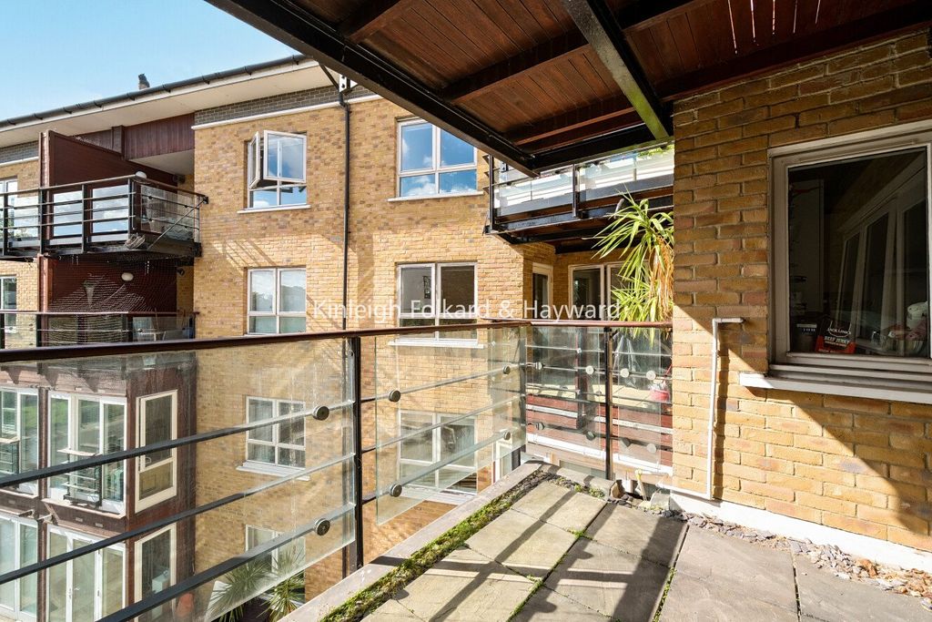 Property photo 3 of 11 Picture No. 12