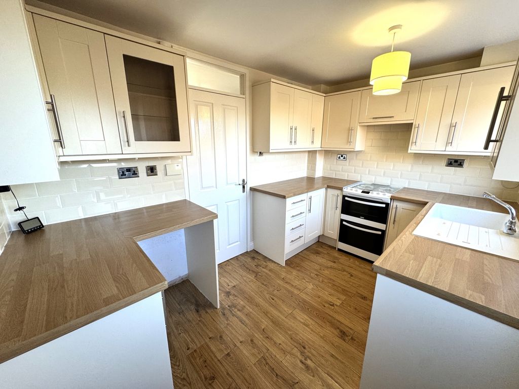 Property photo 2 of 15 Kitchen