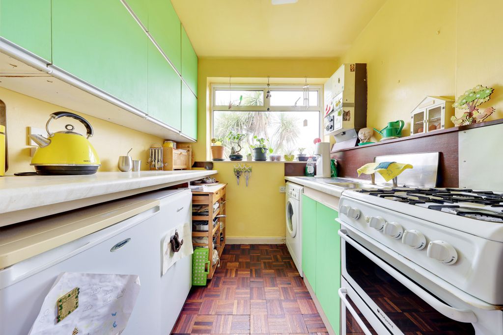 Property photo 3 of 11