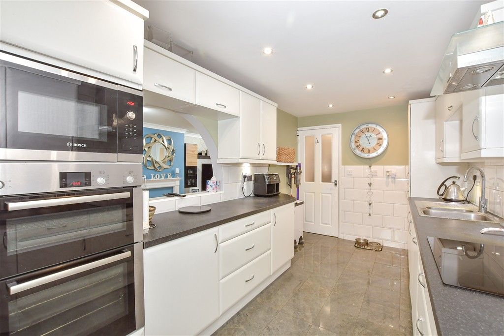 Property photo 3 of 11 Kitchen