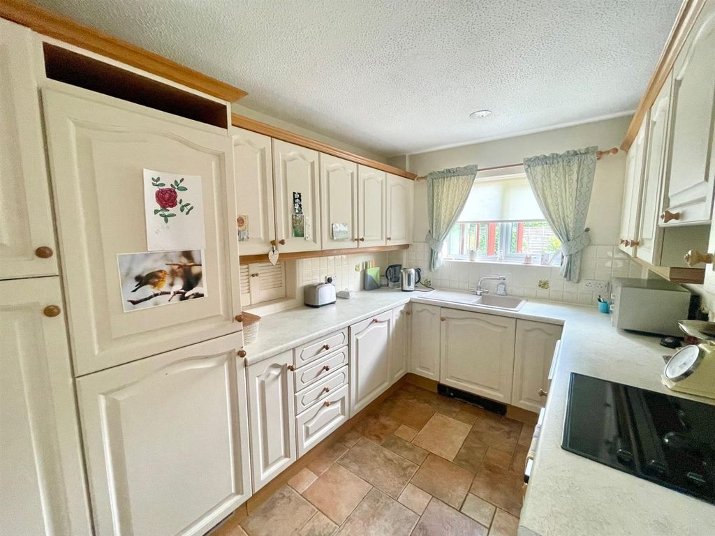Property photo 3 of 16 Kitchen 2.Jpg