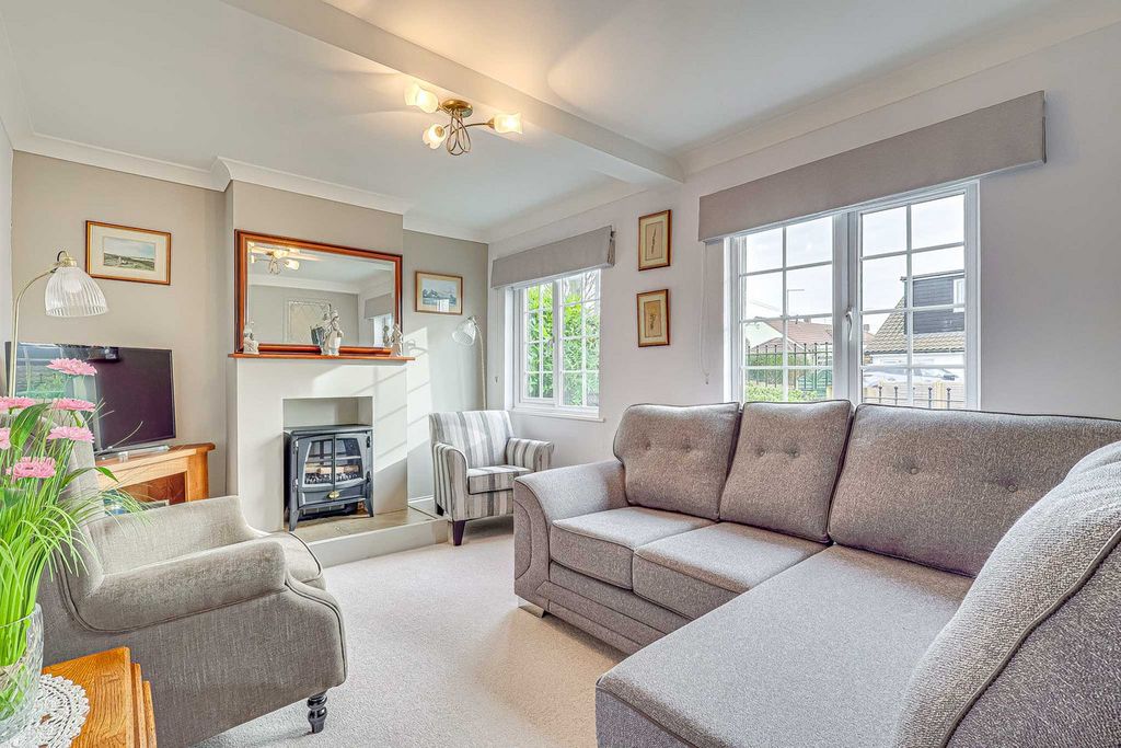 Property photo 2 of 34