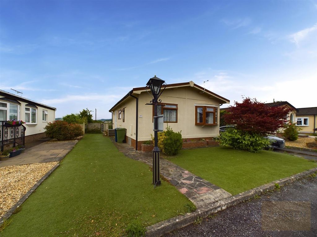 Property photo 2 of 11