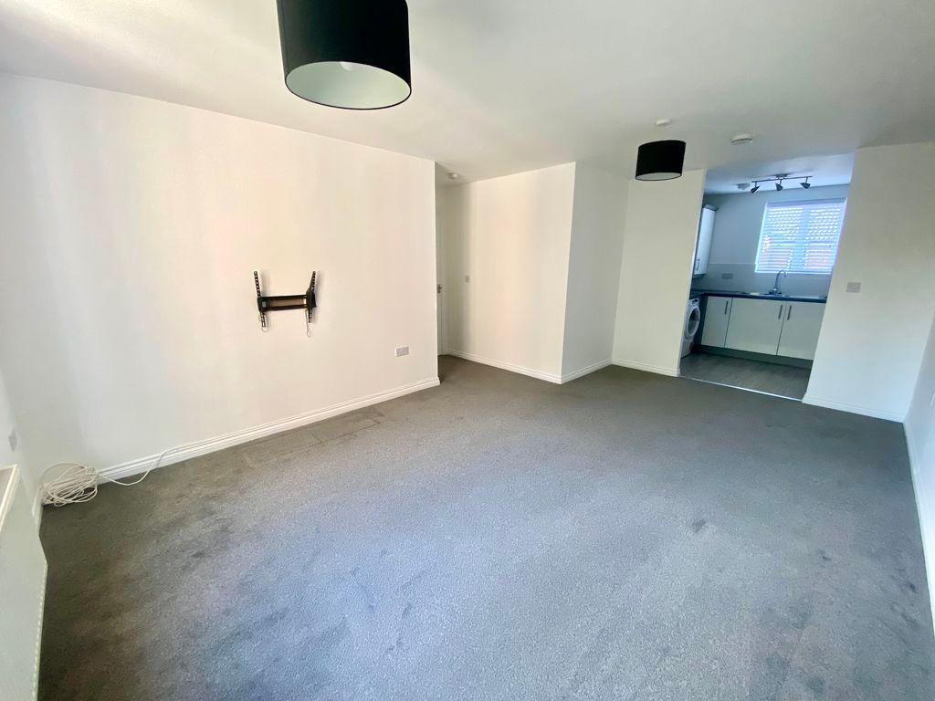 Property photo 3 of 19 Living Room
