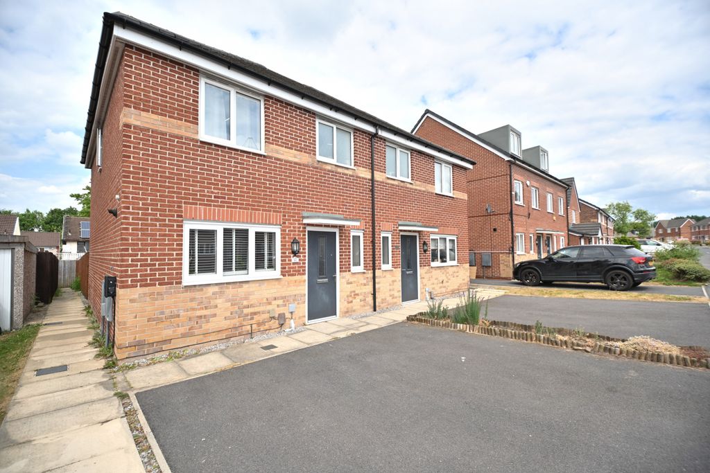 Property photo 1 of 24 Rowan Tree Road, Oldham, Ol8 3LG - Modern Family Home