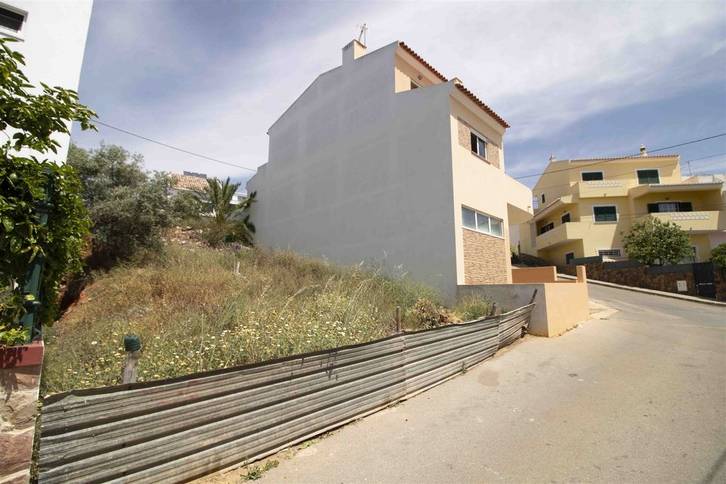 Property photo 1 of 2